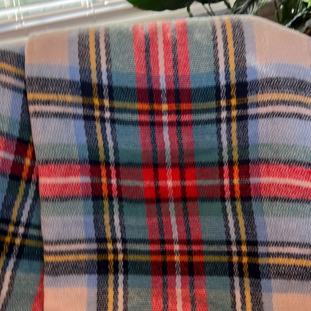 Very soft plaid blanket scarf - Picture 2 of 3